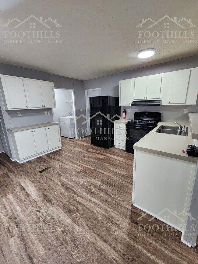 Building Photo - 3 Bedroom Mobile Home in Anderson – Freshl...
