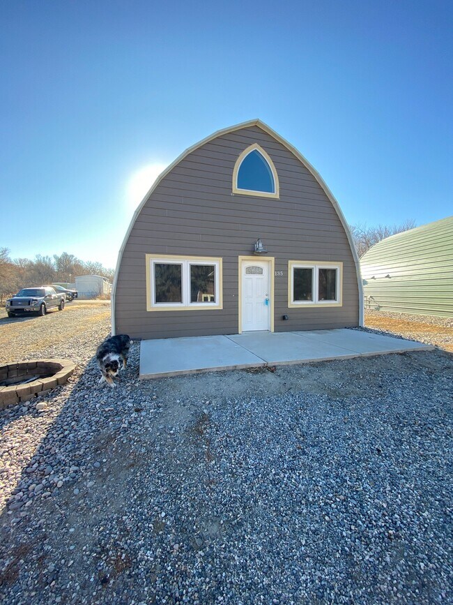 Foto del edificio - 135 Hemlock Dr