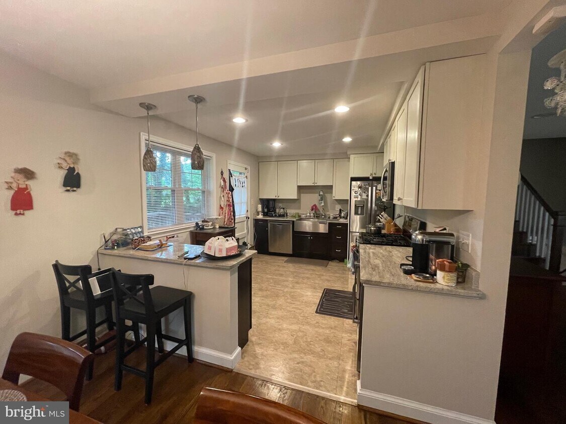 Foto principal - 7205 Bayside Ct
