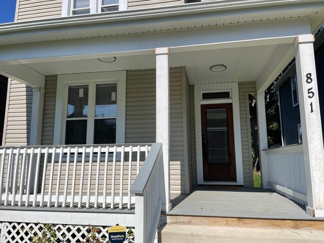 Building Photo - 851 Linwood Ave