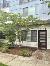 Building Photo - 8529 Interlake Ave N