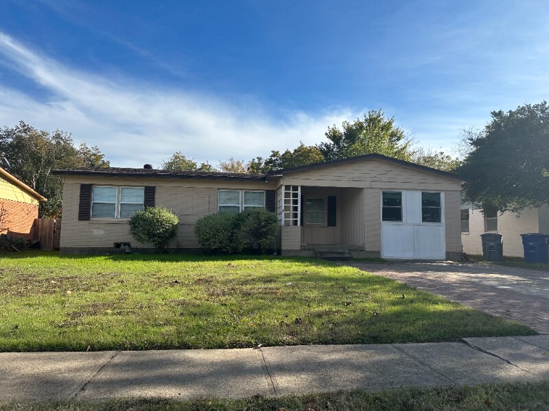 Foto principal - 10932 Dunaway Dr