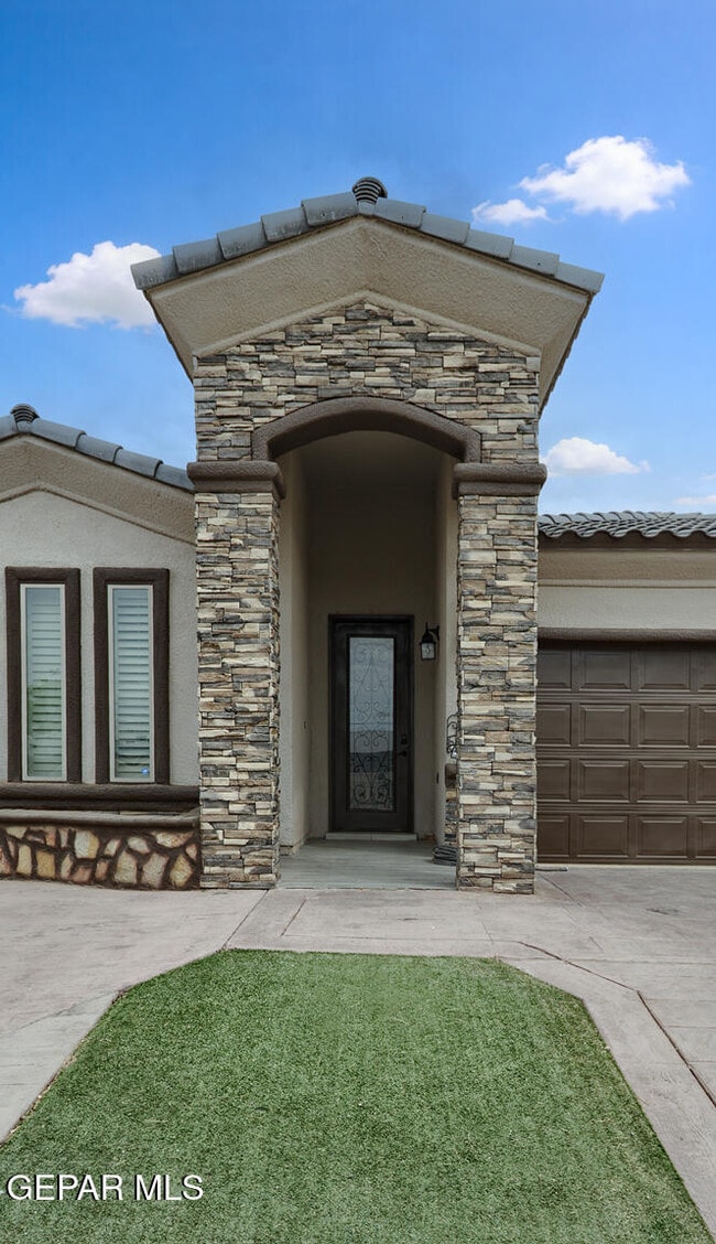 Building Photo - 14805 Holly Springs