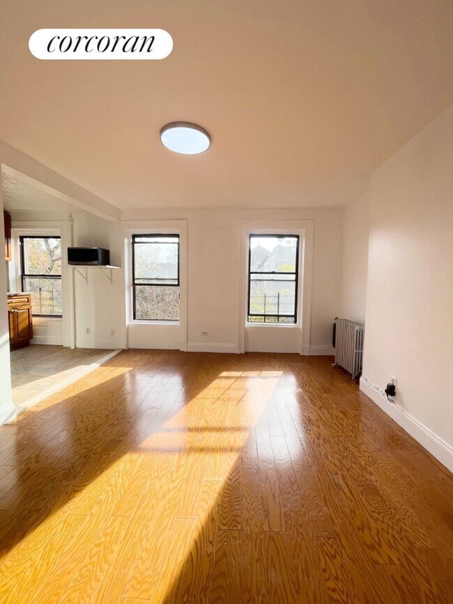 Foto del edificio - 8 Monroe St