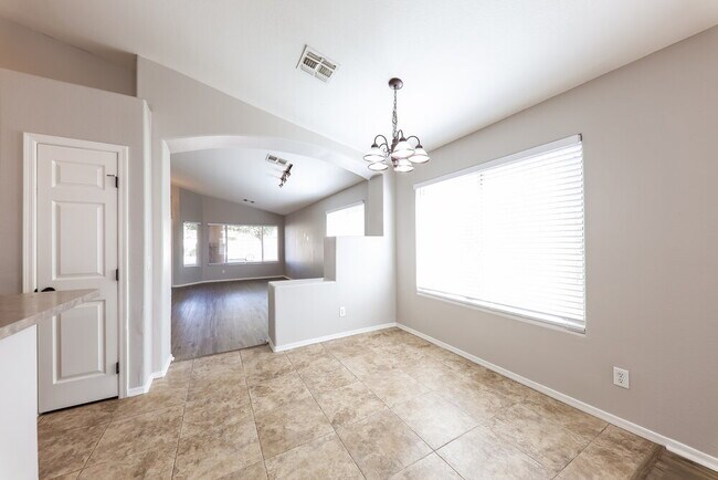 Building Photo - 8019 W Alex Ave