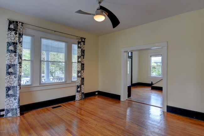 Building Photo - 1802 Perry Ave