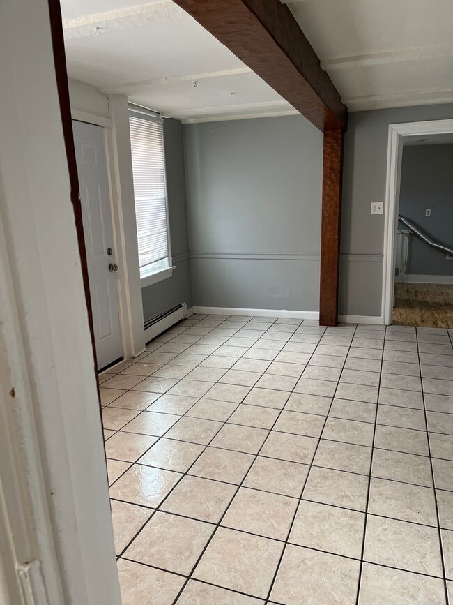 Building Photo - Beautiful 3-bedroom, 1.5-bathroom home in the heart of Lancaster!