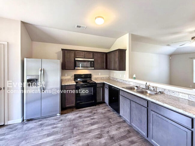 Building Photo - 192 Stonebriar Dr
