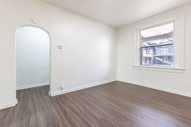 Foto del edificio - Available APRIL 2026! - Completely Renovated 2 Bed Home w/ 2nd Flr Laundry!