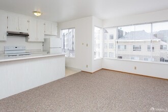 Building Photo - 590 2nd Ave