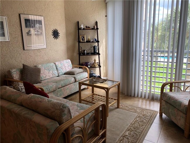 Building Photo - 1830 Sabal Palm Dr