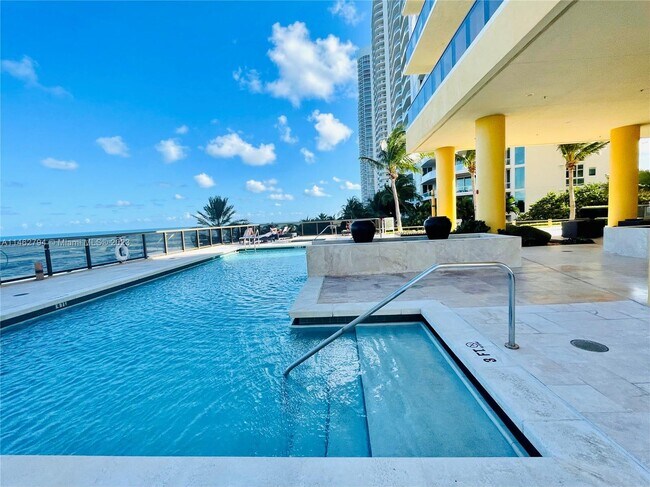 Building Photo - 16275 Collins Ave
