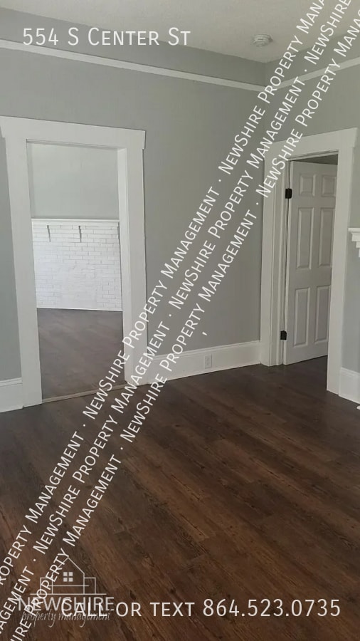 Building Photo - 554 S Center St