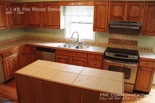 Building Photo - 1145 Fox Ridge Dr