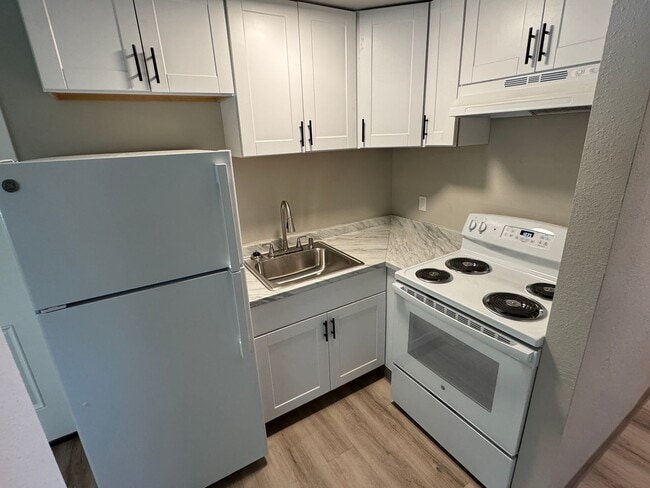 Building Photo - (248) BeVille Apartments -  1 Bedroom / 1 ...