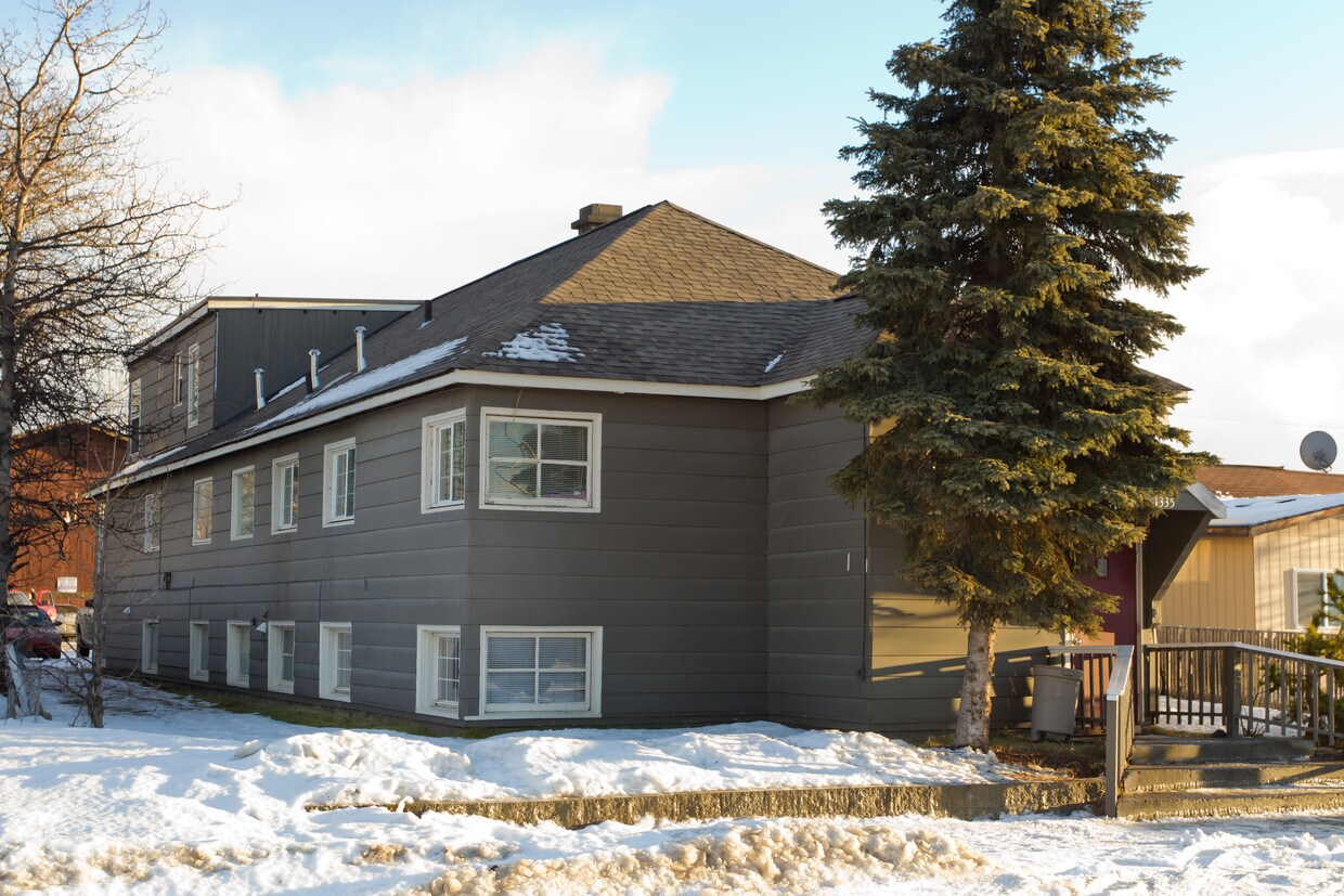 Building Photo - 1335 Hyder St