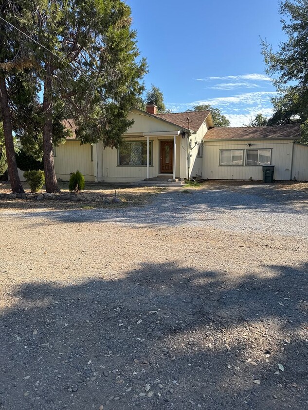 Primary Photo - 3 Bedroom House Near SaveMart Shopping Center