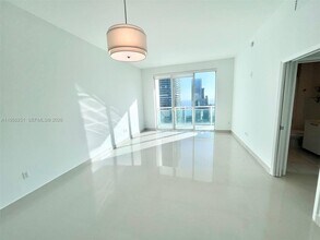 Building Photo - 950 Brickell Bay Dr