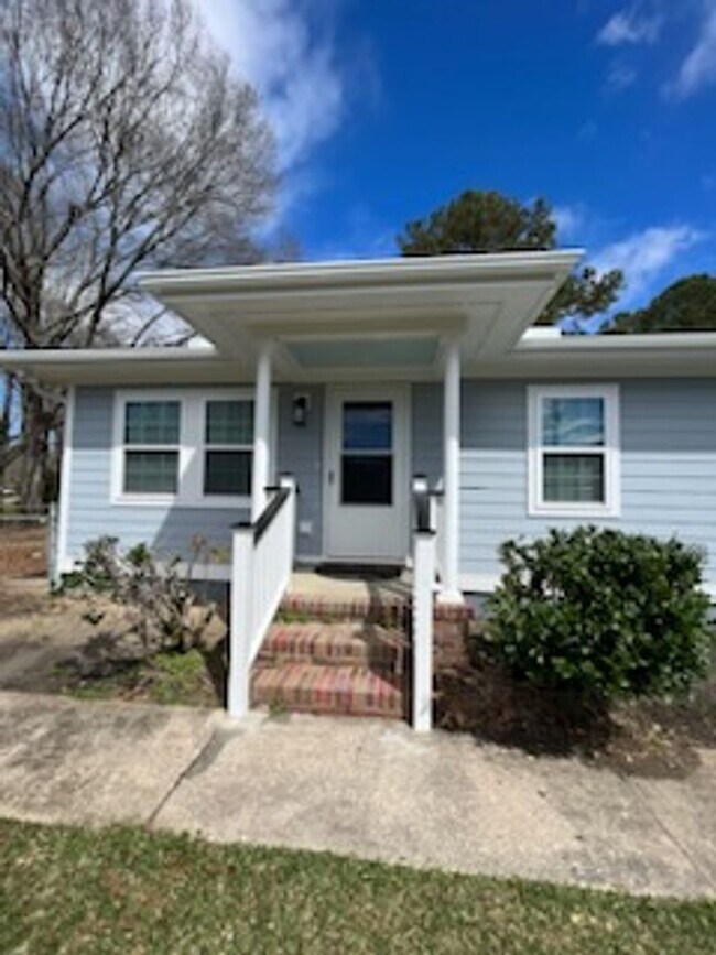 Foto del edificio - Beautifully Totally Remodeled 3Br 2Ba in G...