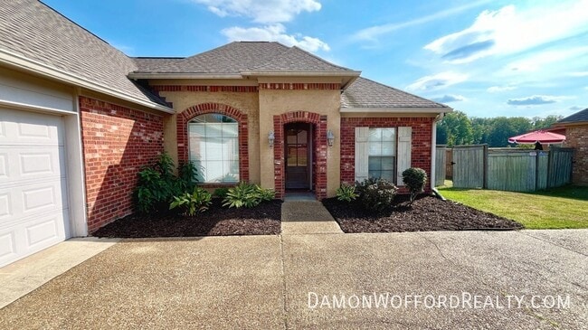 Building Photo - 117 Memory Lane