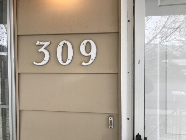 Foto del edificio - 309 N 1st St