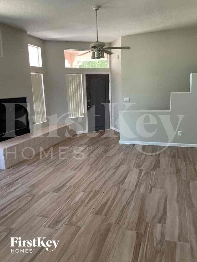 Foto del edificio - 805 N Posthole Ln
