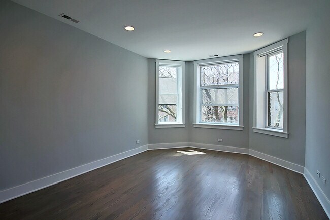 Building Photo - 3711 N Racine Ave