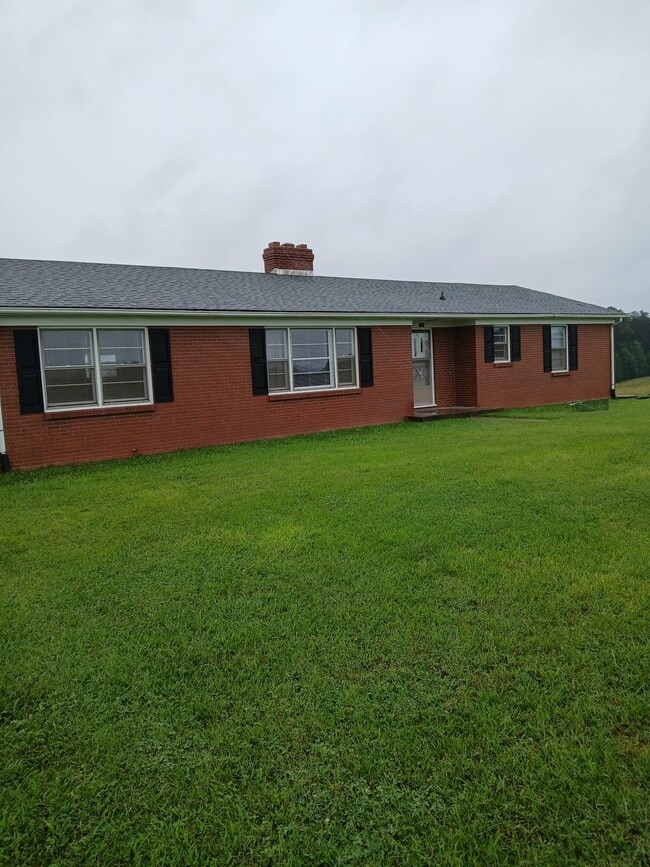 Building Photo - 3261 Marion Rd