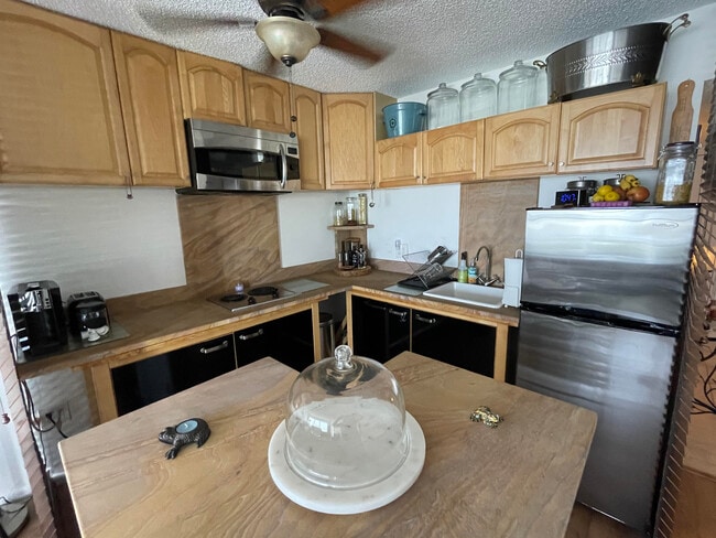 Building Photo - 1101 Crystal Lake Dr