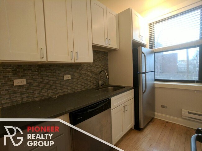 Building Photo - Renovated 1 Bed - No Deposit - Pet Friendly