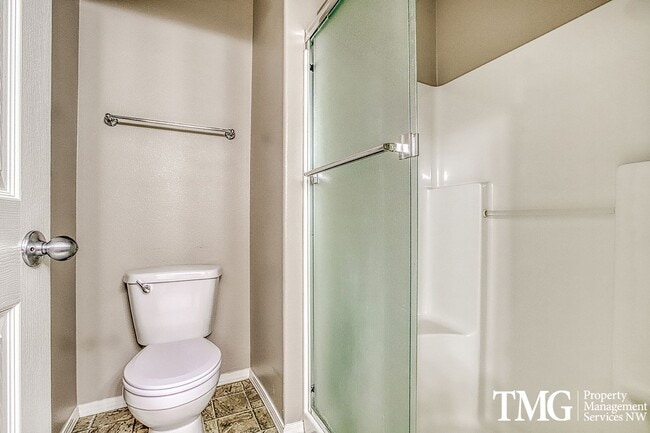 Building Photo - Beautiful 3 bed 2.5 Bath Townhome in Hillsboro