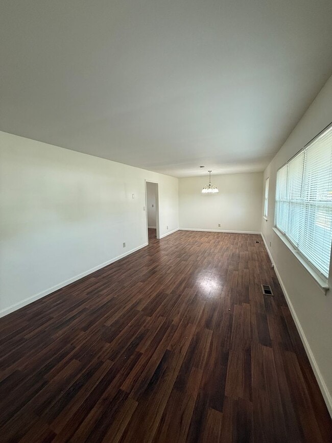 Foto del edificio - 4 Bedroom / 2 Bath Home