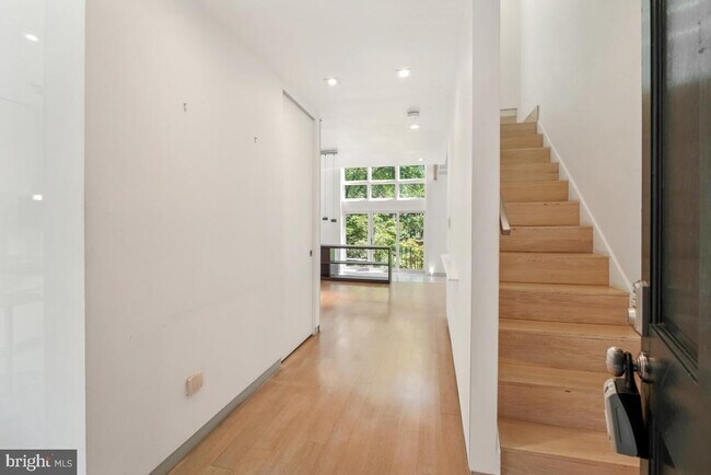 Foto del edificio - 3927 Georgetown Ct NW