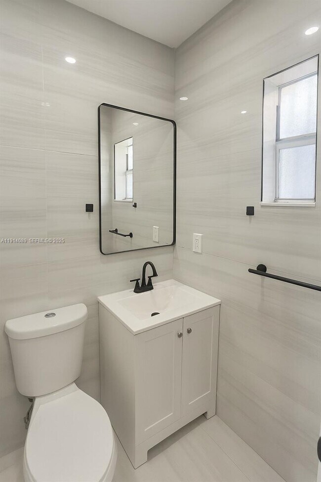 Foto del edificio - 5807 SW 25th St