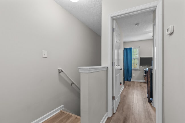 Building Photo - 5010 Banister Loop