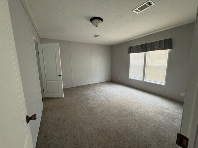 Foto del edificio - Beautiful 3/2 Mobile Home w/ Lawn Maintenance Included