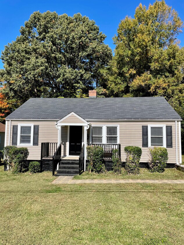 Primary Photo - 711 Monroe Dr