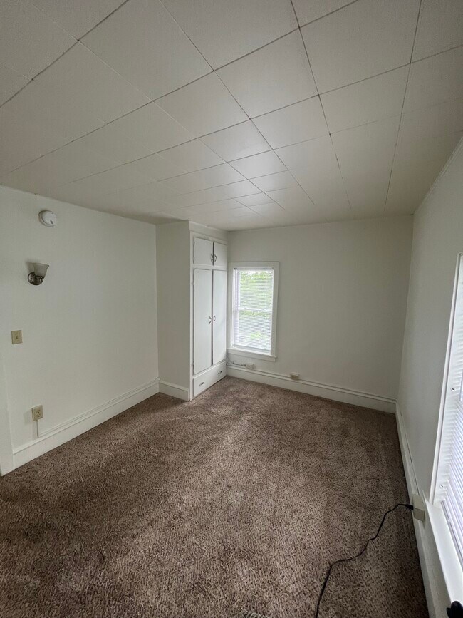 Building Photo - 141 Manhattan Dr
