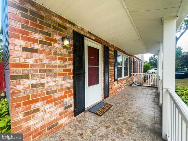 Building Photo - 673 Quail Dr