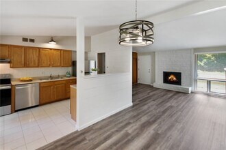 Building Photo - 613 Fieldcrest Dr