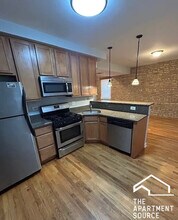 Building Photo - 2340 W Granville Ave