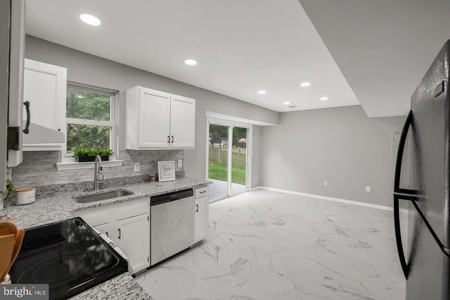 Building Photo - 12558 Santa Rosa Rd