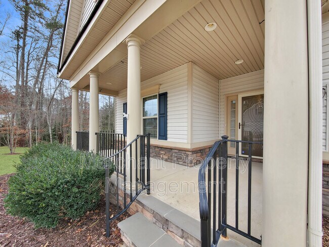 Building Photo - 217 Meadow Rose Dr