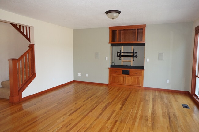 Building Photo - Stunning SW Portland (Arranmore) 4-bedroom...