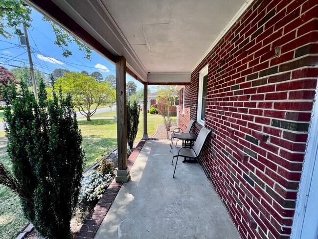 Foto del edificio - Charming 3 bedroom located in the heart of Chesapeake