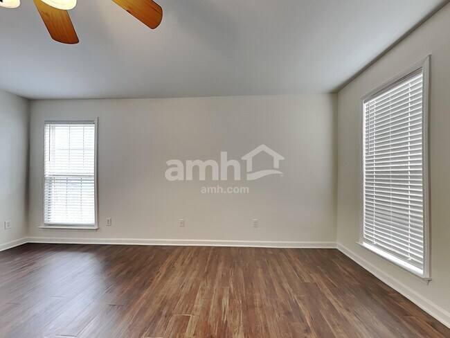 Foto del edificio - 7410 Henderson Park Rd