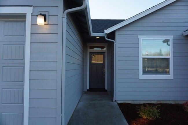 Building Photo - 1710 NW 19th Ave