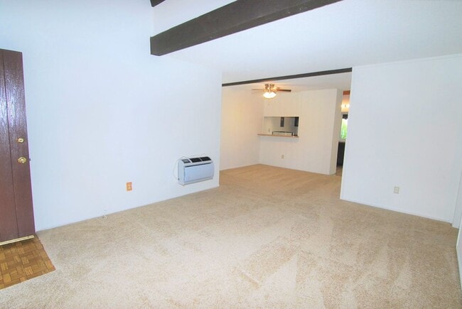 Building Photo - 2nd Floor 2 Bedroom Condo in Gated Communi...