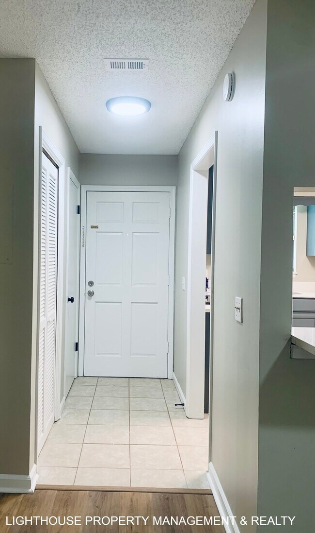 Foto del edificio - Renovated 2 Bed/2 Bath townhome with Attac...