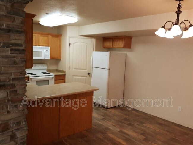 Foto del edificio - 3569 E Rock Creek Rd